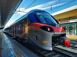Senigallia – Una persona travolta dal treno regionale veloce